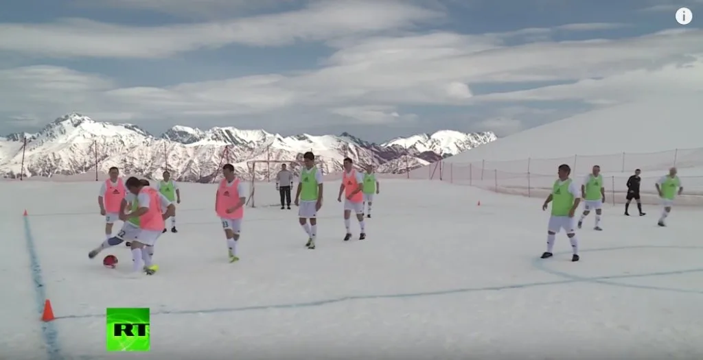 soccer_snow